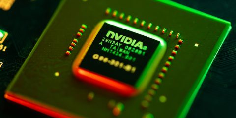 L’amministrazione Trump valuta restrizioni più severe sulle vendite di chip Nvidia in Cina