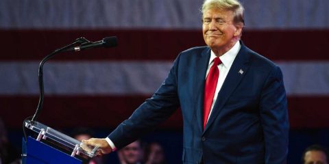 Dazi. Bruciati 10 trilioni di dollari di valore in borsa, Trump: “Pausa di 90 giorni”. Ue pronta a negoziare